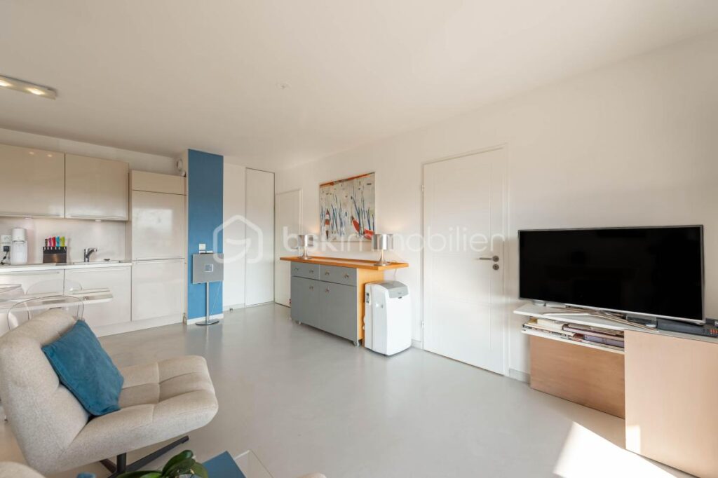 Appartement 2 pièces dernier étage avec balcon couvert de 11 m² sur vue dégagée – 2 pièces – 1 chambre – 44 m²