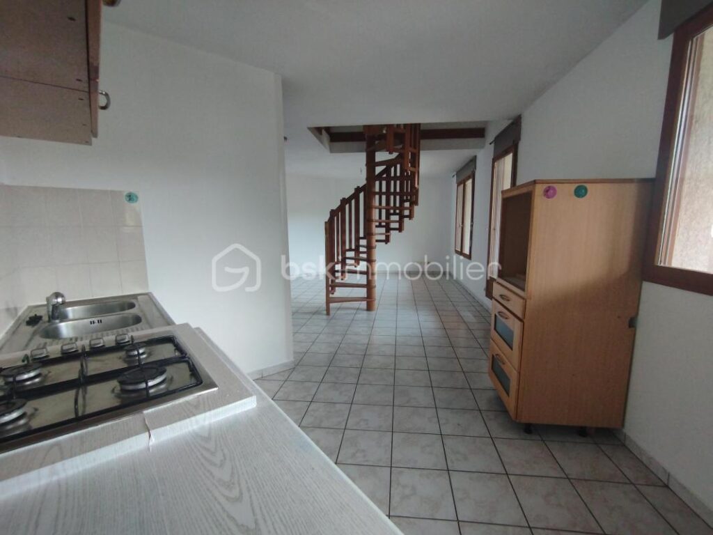 APPARTEMENT T4 EN DUPLEX – 5 pièces – 3 chambres – 76 m²