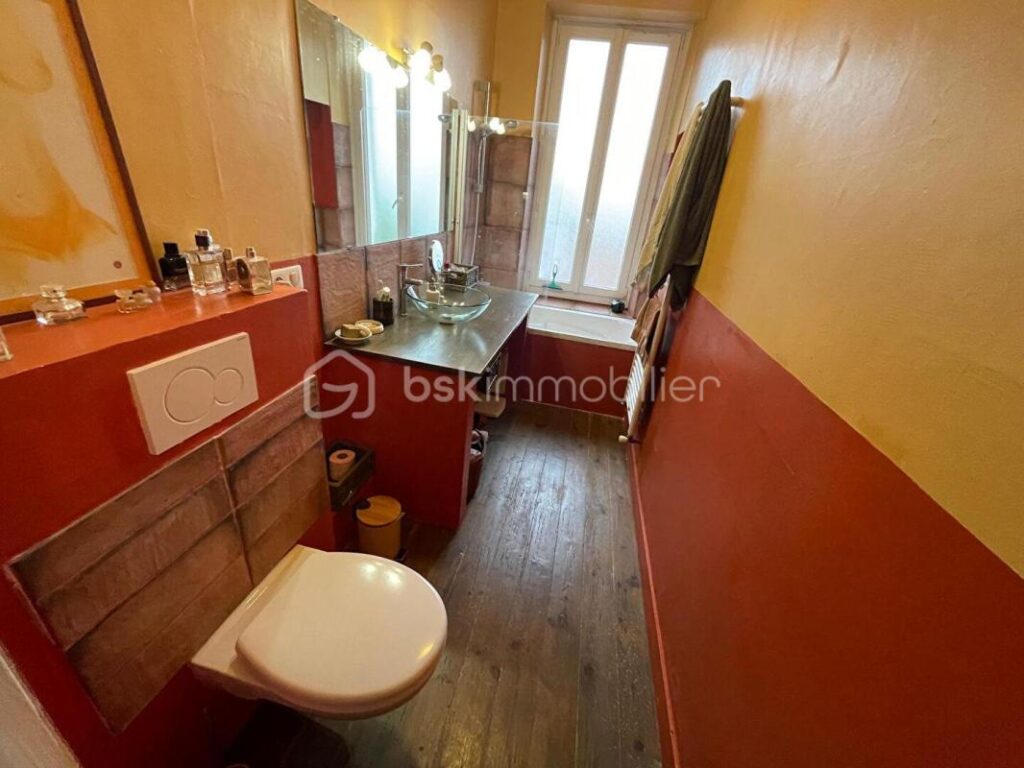 Superbe maison de ville à saintes en pierre de taille proche de la gare et de toutes les commodités – 6 pièces – 3 chambres – 179 m²