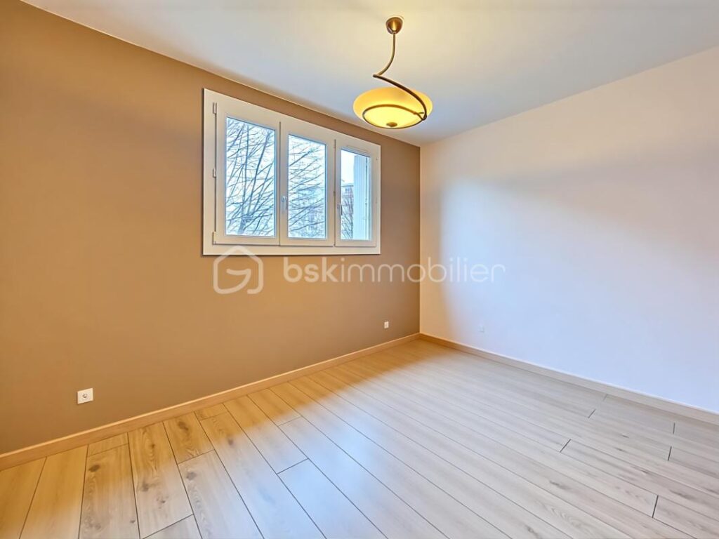 Bel appartement 5 pièces de 97m² – 5 pièces – 3 chambres – 96 m²