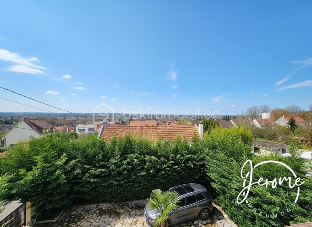 Maison familiale rénovée 7 P/ 148 m² / Montgeron secteur résidentiel – 7 pièces – 4 chambres – 148 m²