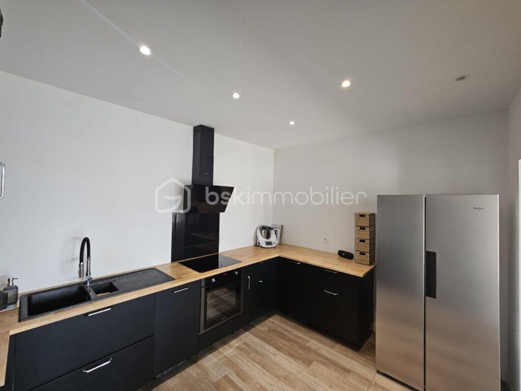 Appartement avec jardin et piscine privée – 3 pièces – 2 chambres – 85 m²