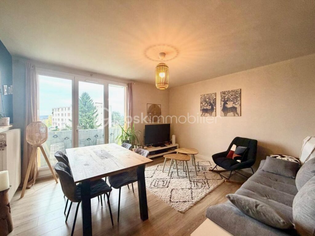 Appartement F4 résidence Bellevue avec une place de parking privée et une cave – 4 pièces – 3 chambres – 74 m²