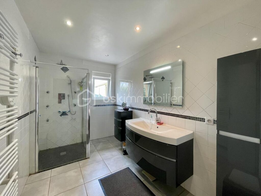 Plain-pied avec vue dégagée – À 6 minutes de Sarlat-la-Canéda – 5 pièces – 3 chambres – 122 m²