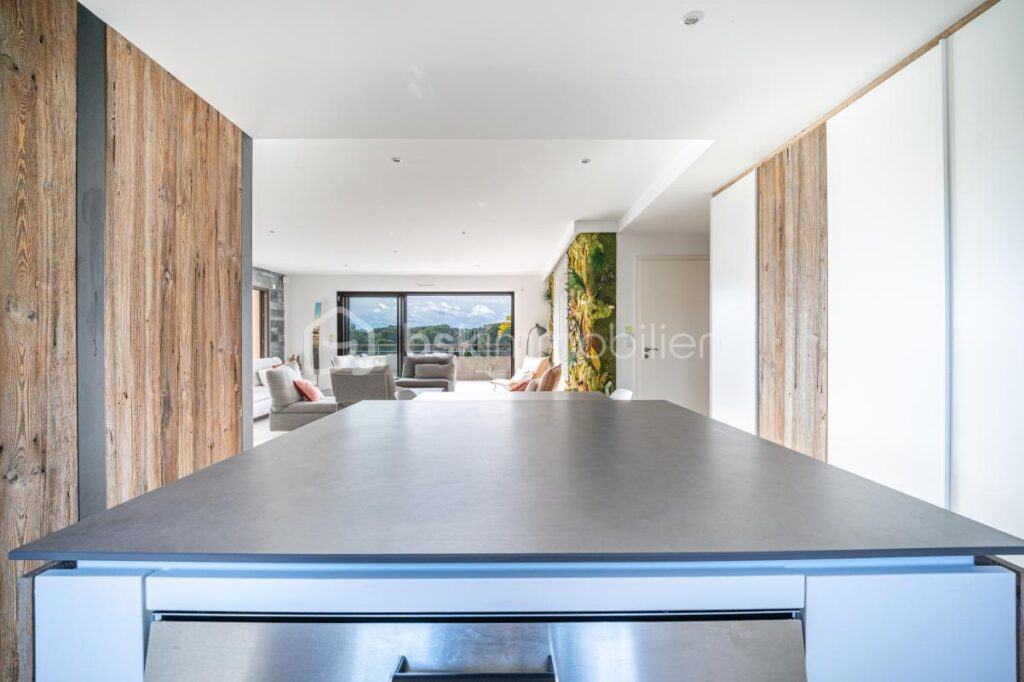 Magnifique T4 type Villa sur le toit / Vue mer / Terrasse + solarium 150 m² – 4 pièces – 3 chambres – 143 m²