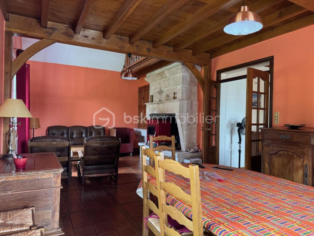 Maison périgourdine – 6 pièces – 4 chambres – 159 m²
