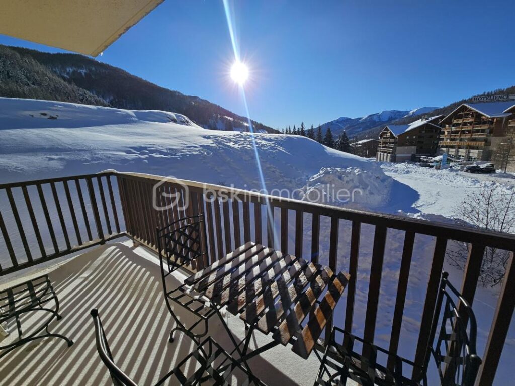 Valérie LARRIER propose en exclusivité – Studio d’environ 33 m² – Résidence Les 4 Saisons – 1 pièce – NR chambres – 32 m²