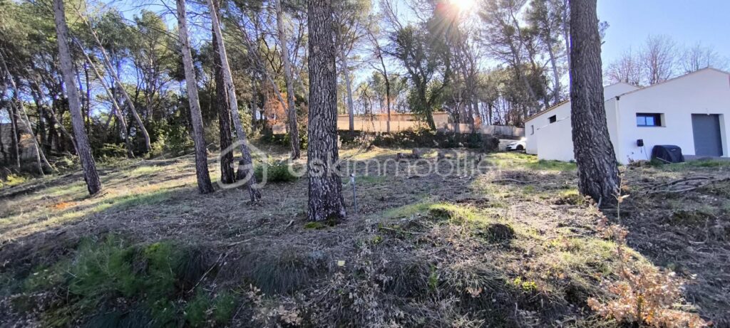 Achat terrain constructible de 350 m2 , avec une belle vue sur le Luberon , hors lotissement – NR pièces – NR chambres – 350 m²