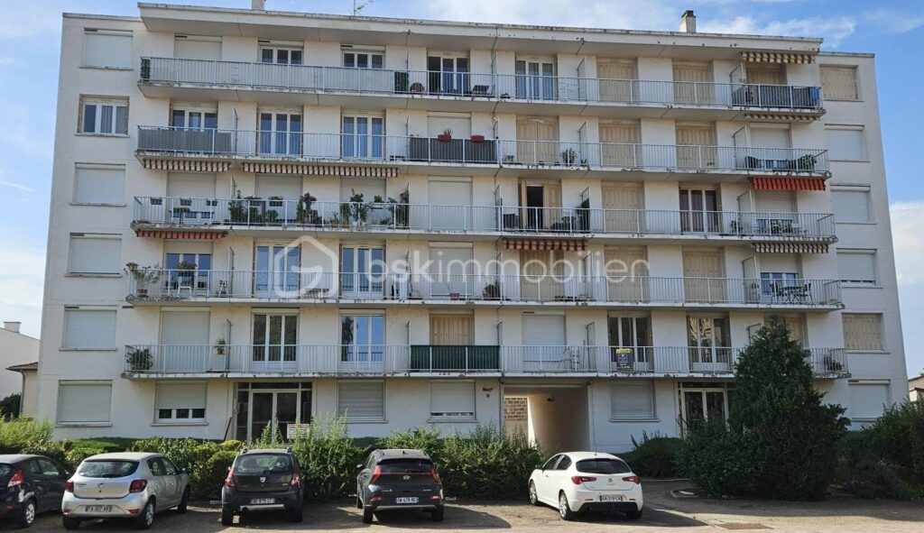 T2 lumineux avec balcon, vue dégagée, ascenseur et parking – Vente libre – 2 pièces – 1 chambre – 47 m²