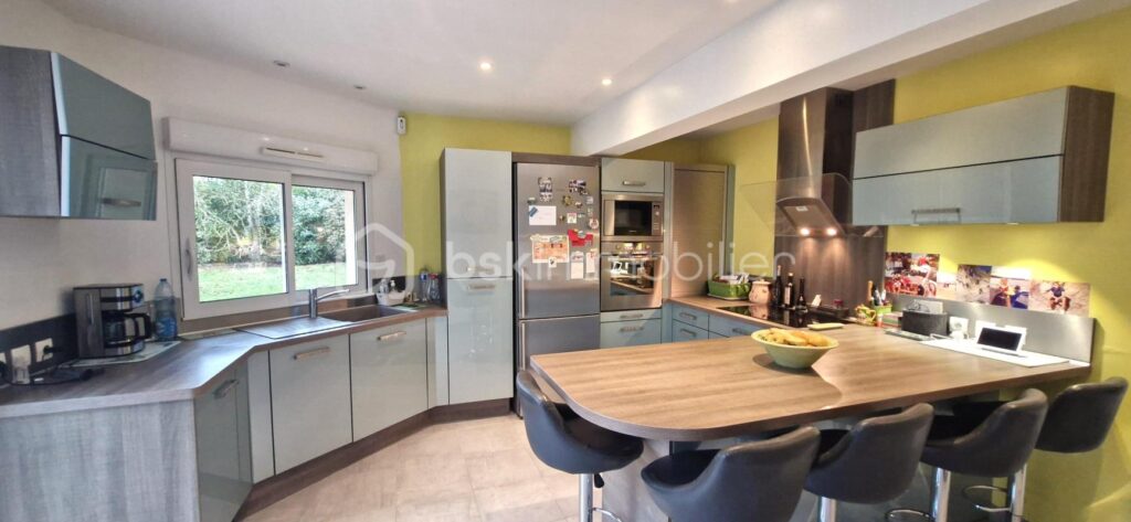 PROCHE MENNECY!!! SPACIEUSE MAISON INDEPENDANTE ! – 8 pièces – 5 chambres – 156 m²