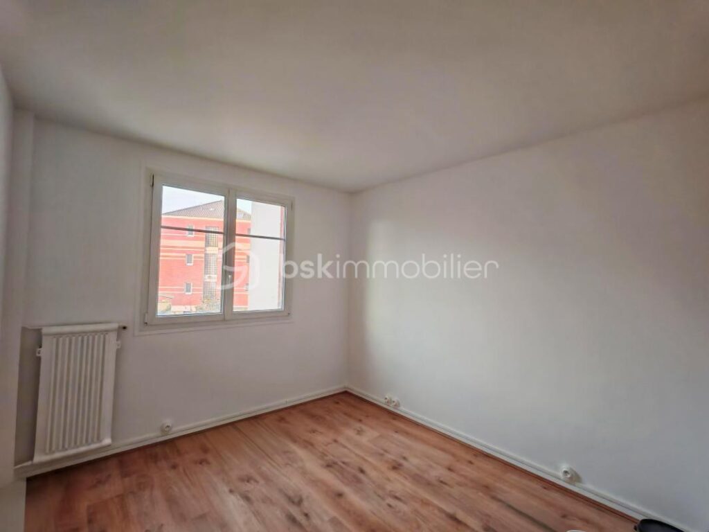 Appartement lumineux avec balcon en ville, idéal pour première acquisition – 3 pièces – 2 chambres – 57 m²