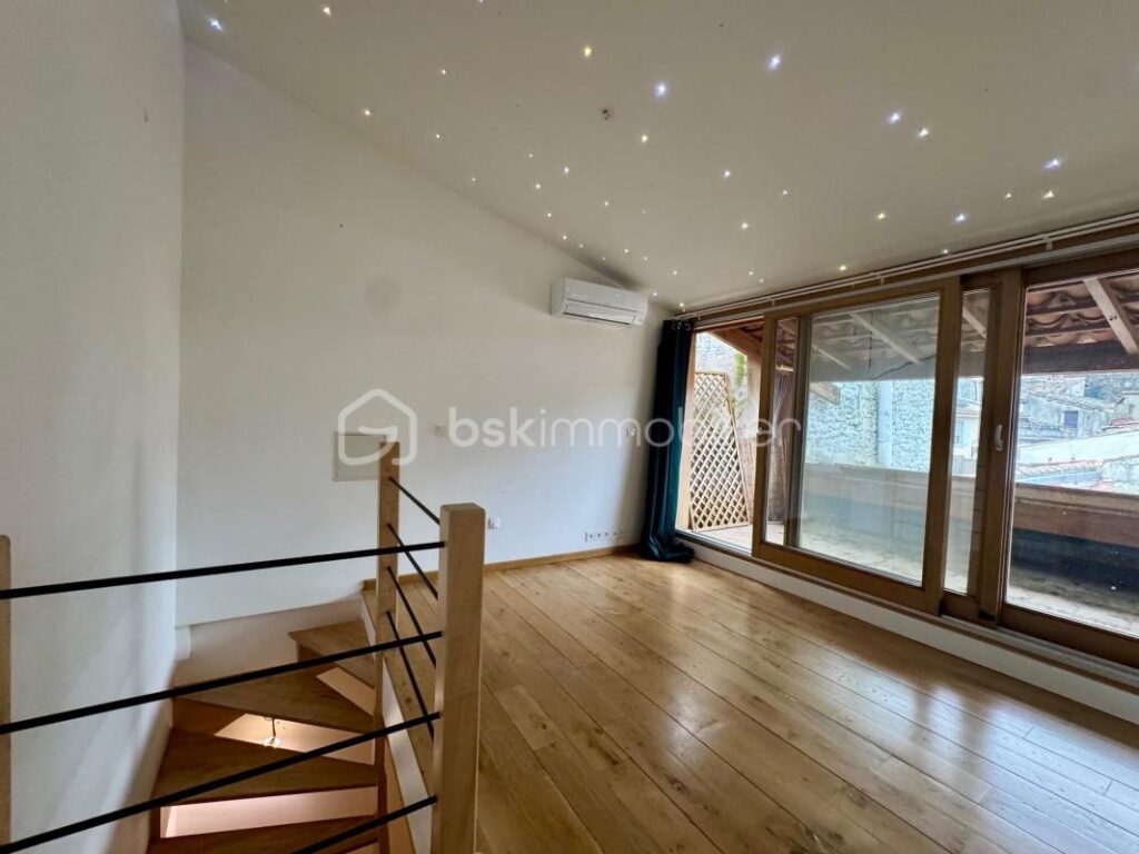 Charmante maison de village de 80 m2 2 chambres, terrasse et dressing – 3 pièces – 2 chambres – 80 m²