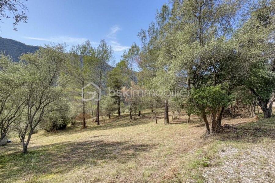 Terrain à vendre à Pierrefeu