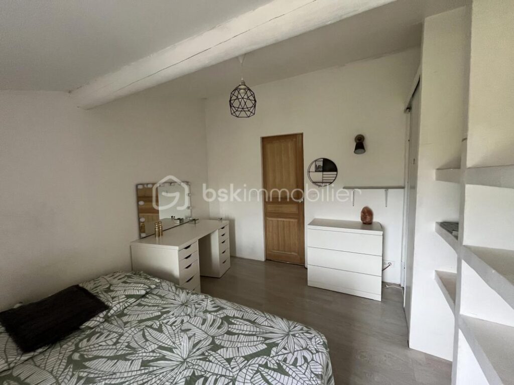 Maison de Village avec Commerce à Vendre – Roussillon (84) – 4 pièces – 2 chambres – 116 m²