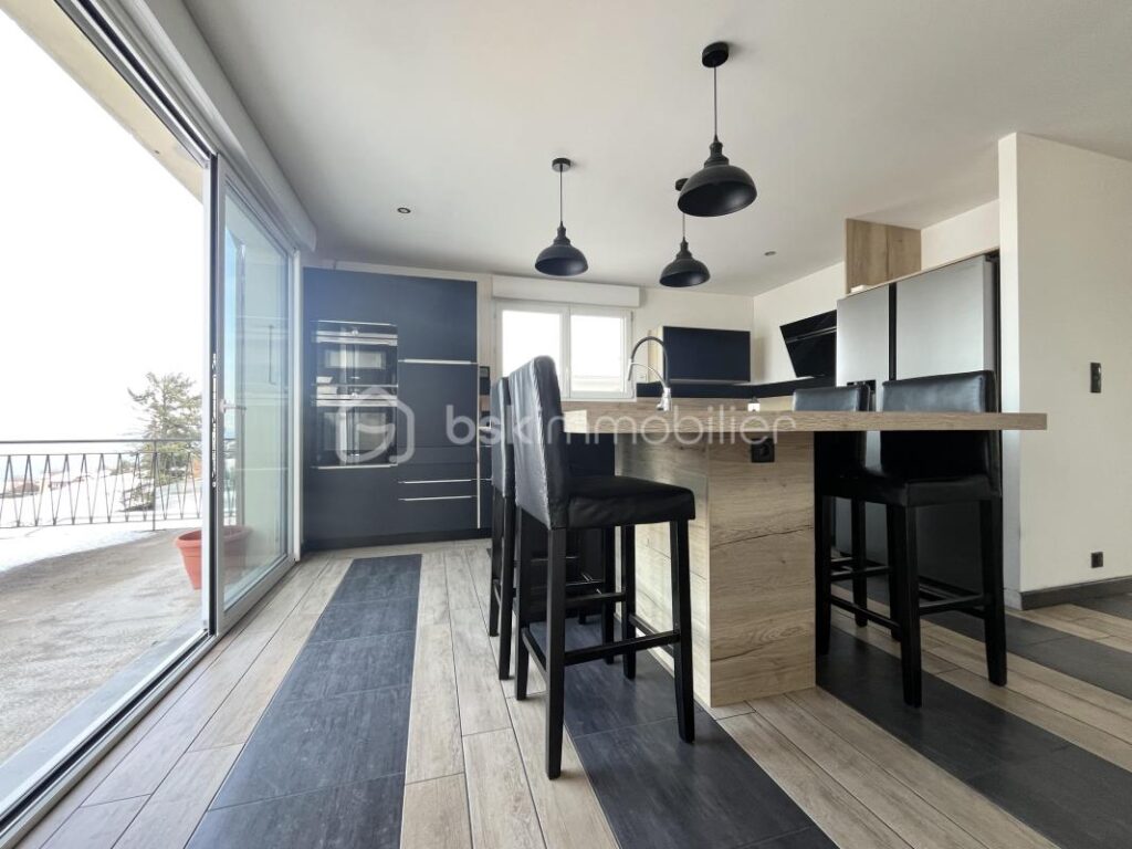 DPT HAUTE SAVOIE (74) – MAISON FAMILIALE AVEC VUE SUR LE LAC LEMAN – Lugrin (Hauteurs d’Évian) – 6 pièces – 4 chambres – 166 m²