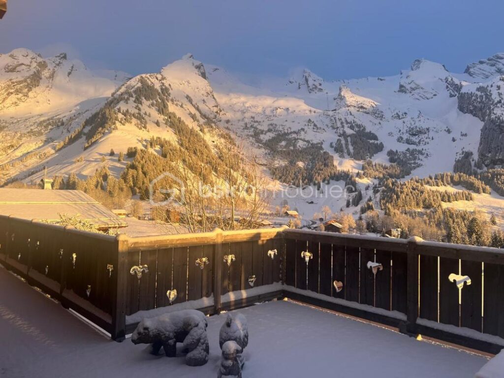BIEN D’EXCEPTION – Chalet luxueux à La Clusaz / site des Confins avec Piscine intérieure, 10 pièces et vue plein sud sur le massif des Aravis – 9 pièces – 7 chambres – 350 m²