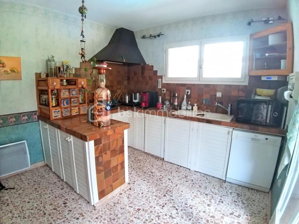 Maison familiale avec piscine et dépendances à Onesse-et-Laharie (40110) – 4 pièces – 3 chambres – 117 m²