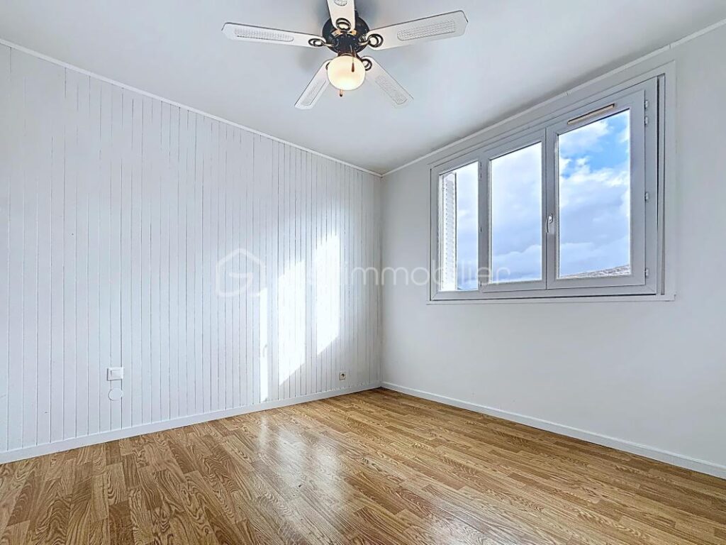 T3 au 9eme et Dernier Étage sur la commune de Pont de Claix Vue Dégagée – Résidence Fermée – 3 pièces – 2 chambres – 60 m²