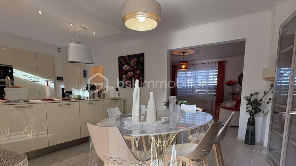 🏡 Rare en centre-ville de Bergerac – Maison 146 m² avec jardin et double garage – 6 pièces – 3 chambres – 146 m²