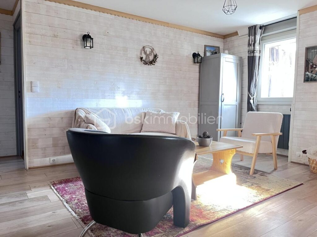 Appartement de standing – 83m² – Terrasse, terrain et stationnements – Saint-Martin-d’Arc – 5 pièces – 4 chambres – 83 m²