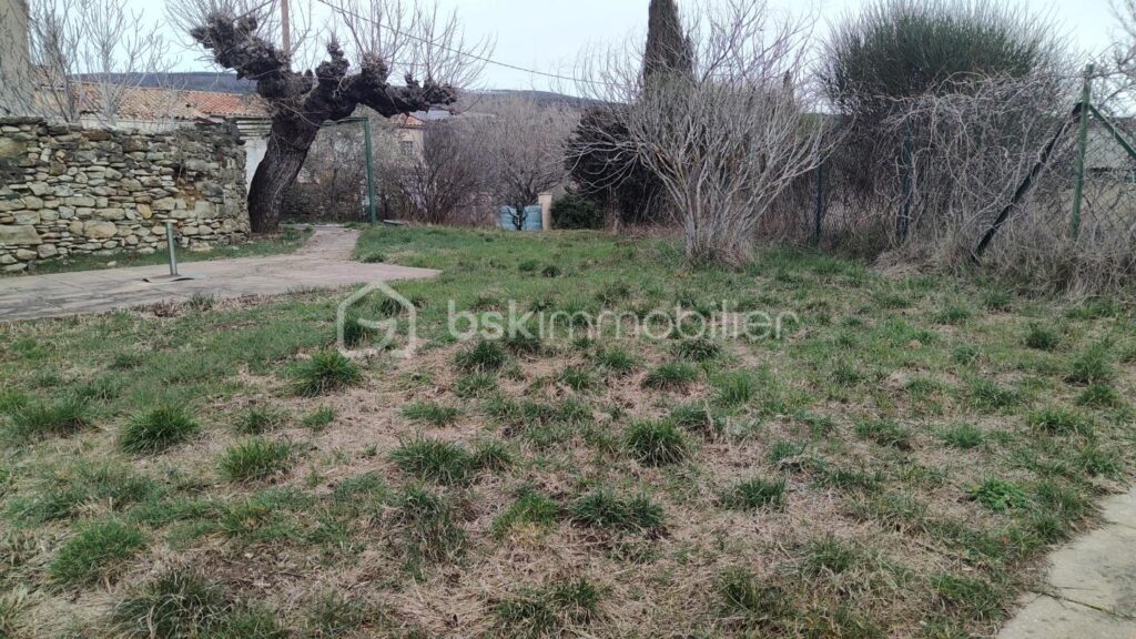 Premier niveau d’un ancien corps de ferme imprégné du charme de la Provence, avec piscine et vue exceptionnelle MONTLAUX 04230 – 4 pièces – 3 chambres – 110 m²