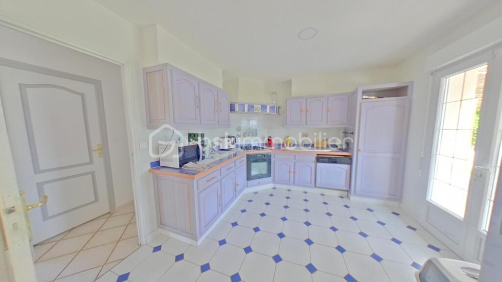 Pavillon de plain pied sur sous-sol de 127 m² sur 3450 m² de terrain – 5 pièces – 3 chambres – 127 m²