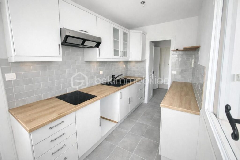 🌳 PARC DE TREMBLAY – 4 PIÈCES 81 m² – BALCON 10 m² VUE BOIS – ÉTAGE ÉLEVÉ – DPE C – PARKING – PROCHE RER B 🌳 – 4 pièces – 3 chambres – 80 m²