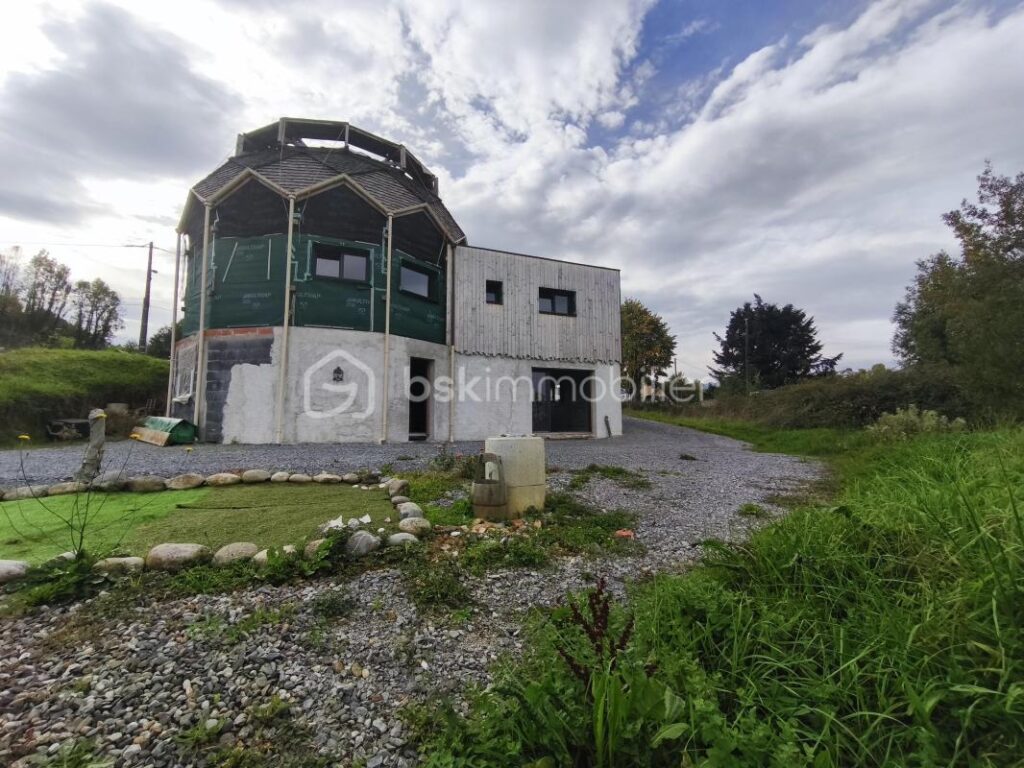 ✨ Architecture Singulière entre Lourdes et Bétharram – Projet Écologique d’Exception ✨ – 3 pièces – 1 chambre – 84 m²