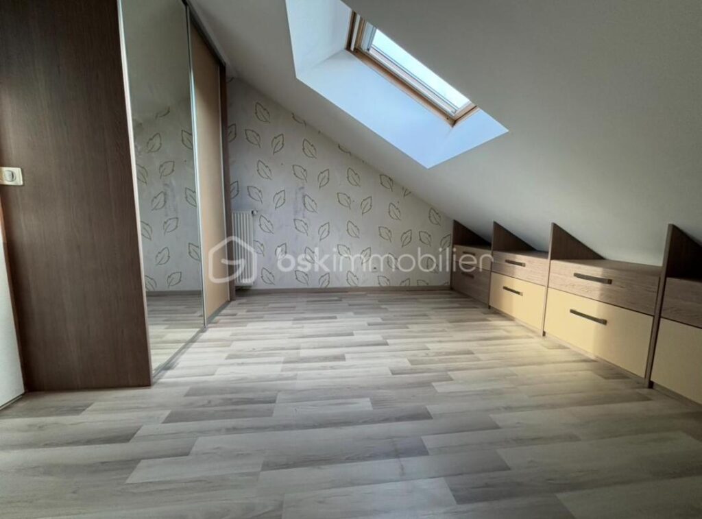 Maison F5 de 151 m² au sol, située sur les hauteurs de Voglans avec Piscine – 6 pièces – 4 chambres – 103 m²