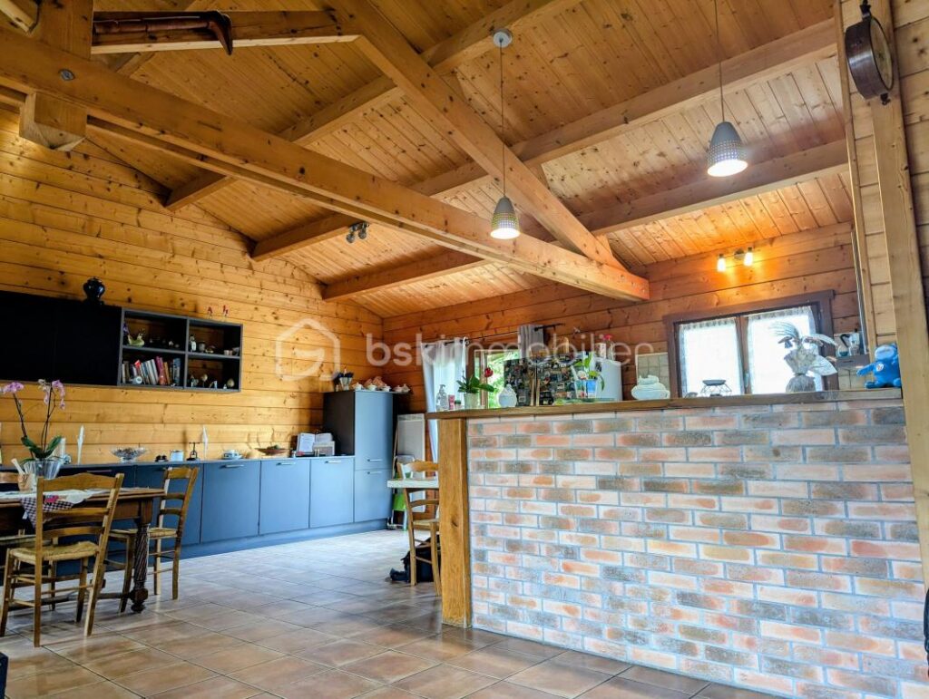 A saisir – 6 pièces – 4 chambres – 132 m²