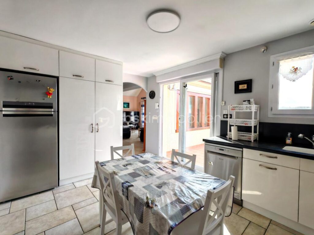 Maison à la vue magique de plain pied, sous-sol total et piscine – 8 pièces – 5 chambres – 269 m²