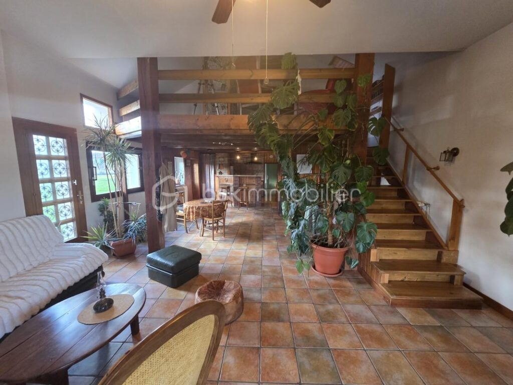 Ferme de 142m2 a saint etienne le molard – 4 pièces – 3 chambres – 142 m²