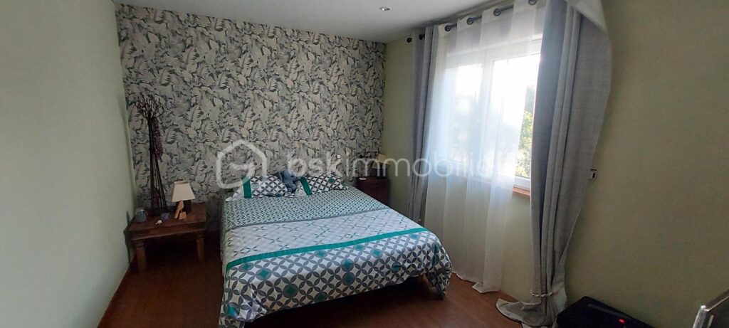 SOUS OFFRE D’achat !!!! Maison 5 chambres, grand terrain plat et piscinable, puits+ grande dépendance cadastrée – 8 pièces – 5 chambres – 135 m²