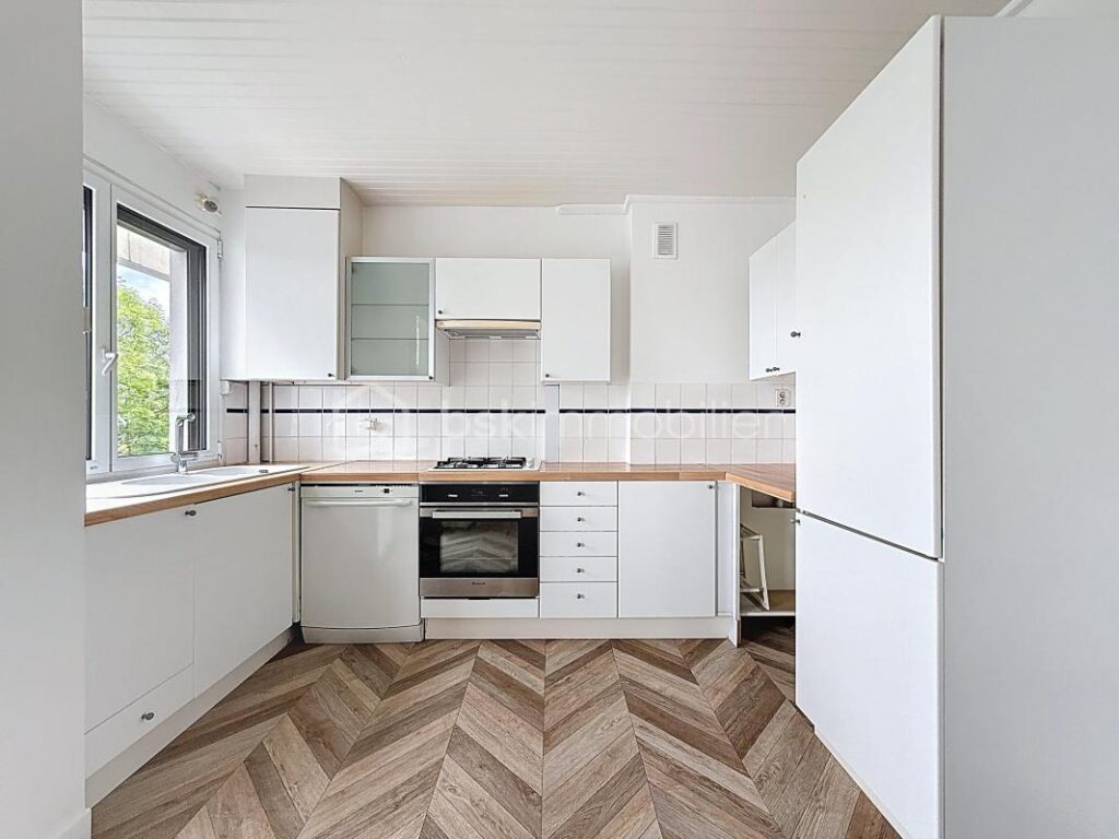 Triel sur Seine – Bel appartement lumineux de 4 pièces avec balcon, vue sur SEINE avec cave et parking privé – 4 pièces – 2 chambres – 80 m²