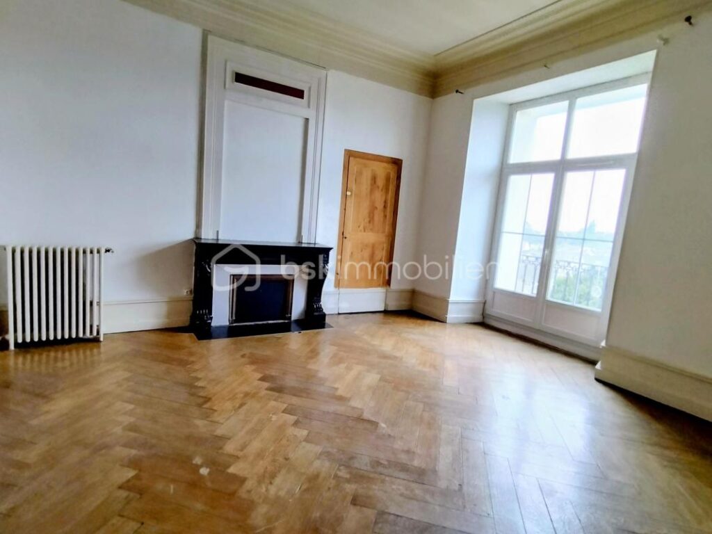 Maison de caractère du XVIIIème de 270 m² – 8 pièces – 5 chambres – 270 m²