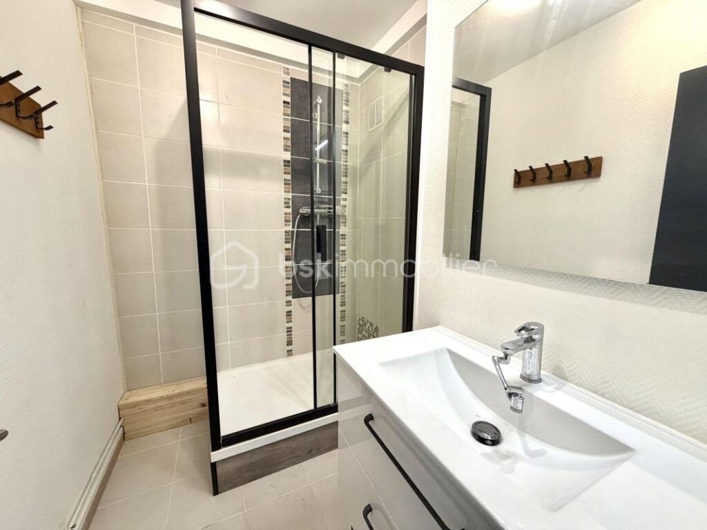 Appartement à Mont-Saint-Aignan 76130 – T3, 2 chambres, balcon, cave, stationnement privatif – 3 pièces – 2 chambres – 58 m²