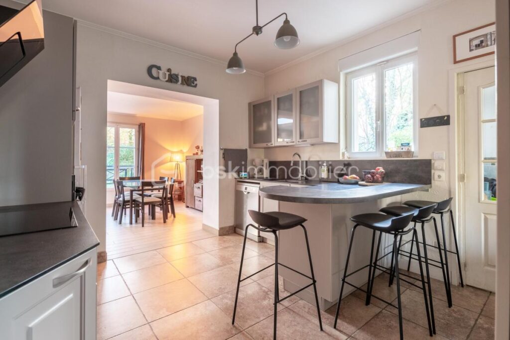🏡 Charme de la meulière et confort contemporain à Rubelles – 6 pièces – 3 chambres – 125 m²