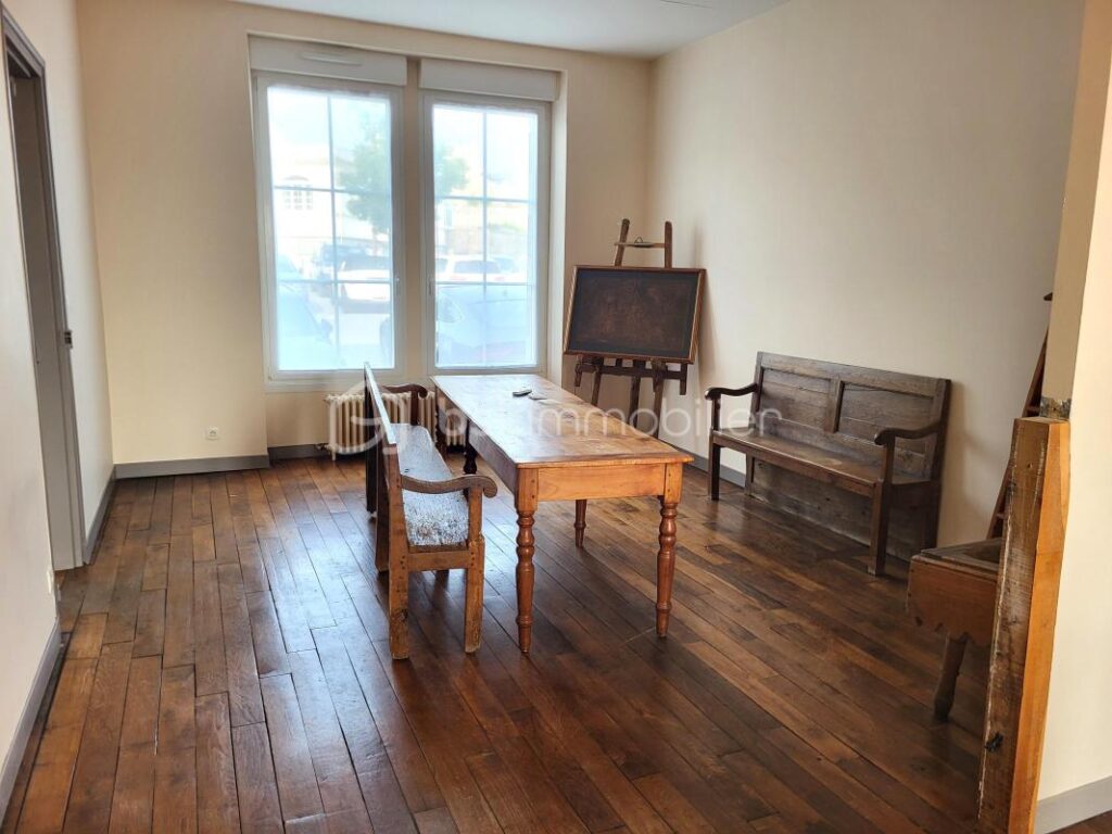 Une maison pleine de vie et de caractère située à Avranches ! – 7 pièces – 4 chambres – 215 m²