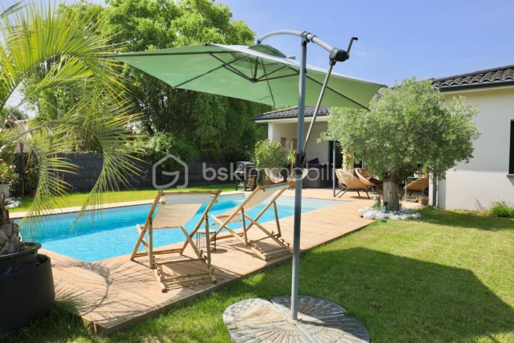 T5 CONTEMPORAINE PISCINE COMMERCES A PIED – 5 pièces – 5 chambres – 144 m²