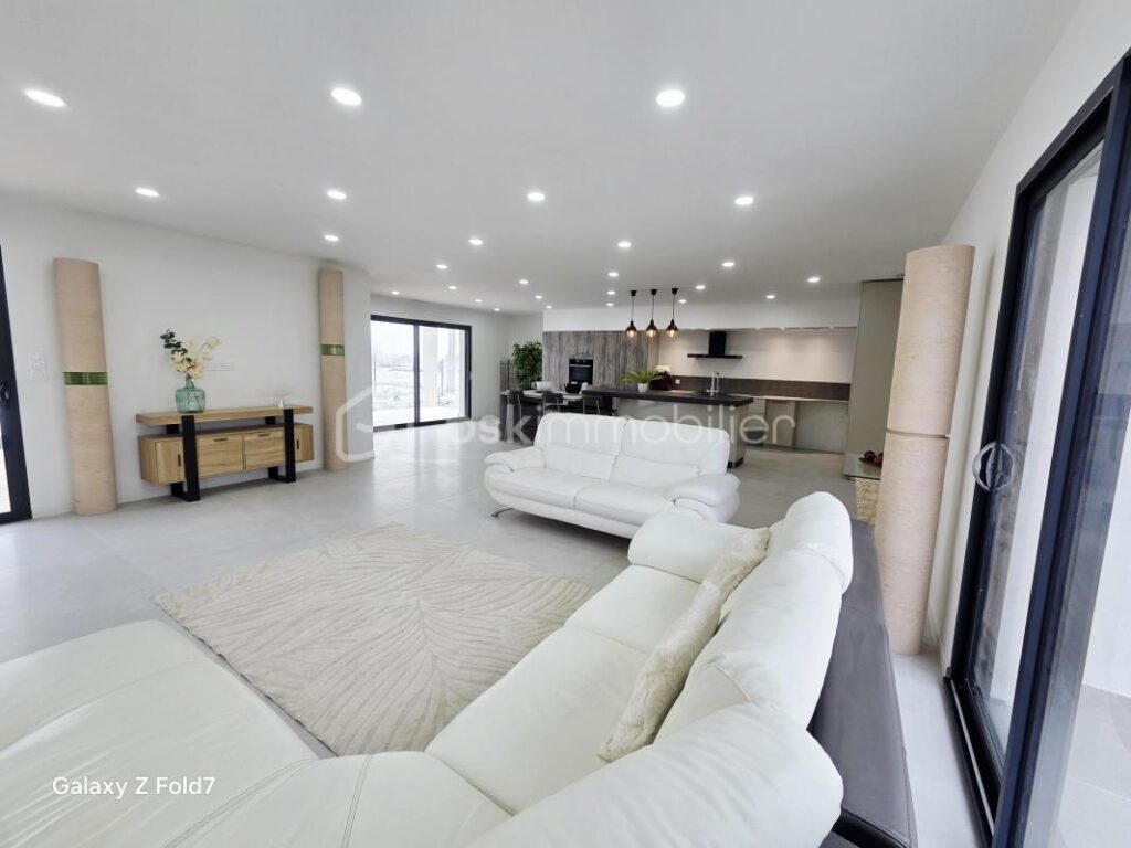 CONTEMPORAINE DE PLAIN PIED FALGUIERES T5 AVEC PISCINE – 5 pièces – 4 chambres – 171 m²