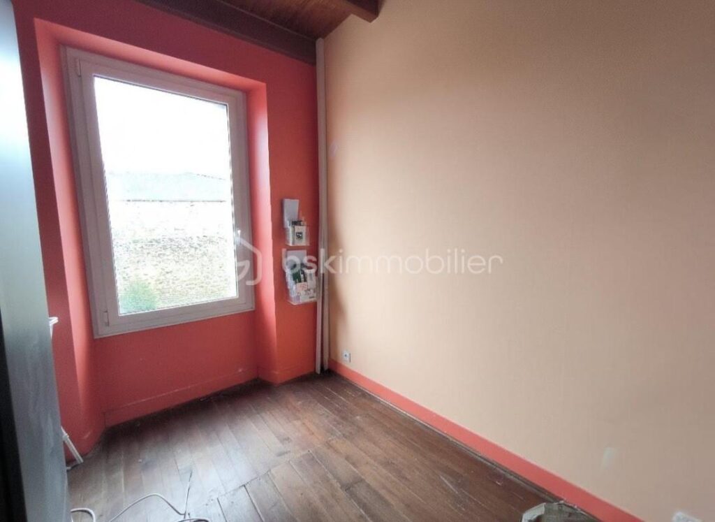 Maison centre-ville – Jardin – 140m² + 80m² au sol de combles à aménager – 4 pièces – 2 chambres – 140 m²