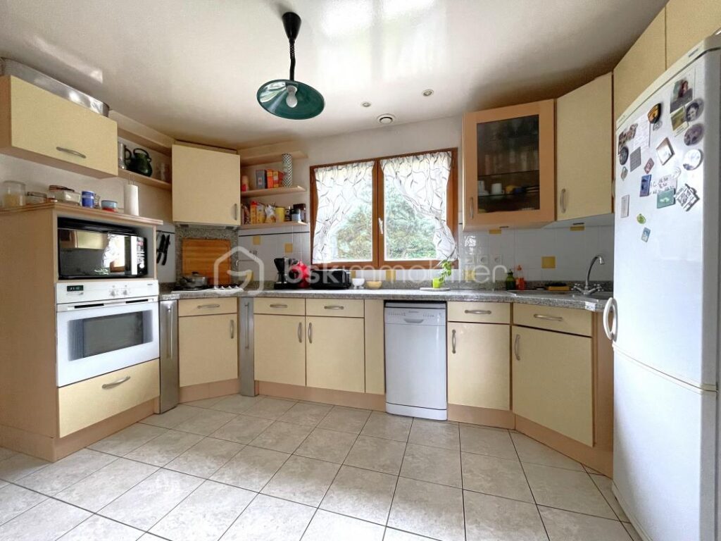 Maison familiale avec vue imprenable – Un havre de paix au cœur de Val d’Arcy – 5 pièces – 3 chambres – 130 m²