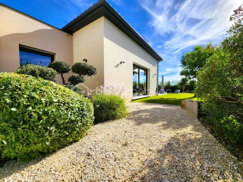 Superbe villa de plain-pied à trois kilomètres de Pézenas – 4 pièces – 3 chambres – 134 m²