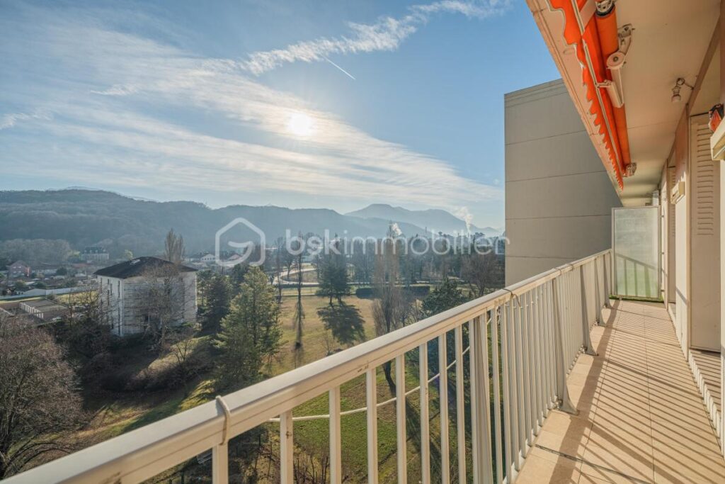 Appartement familial et lumineux avec balcon et vue dégagée – Le Pont de Claix – 5 pièces – 3 chambres – 81 m²