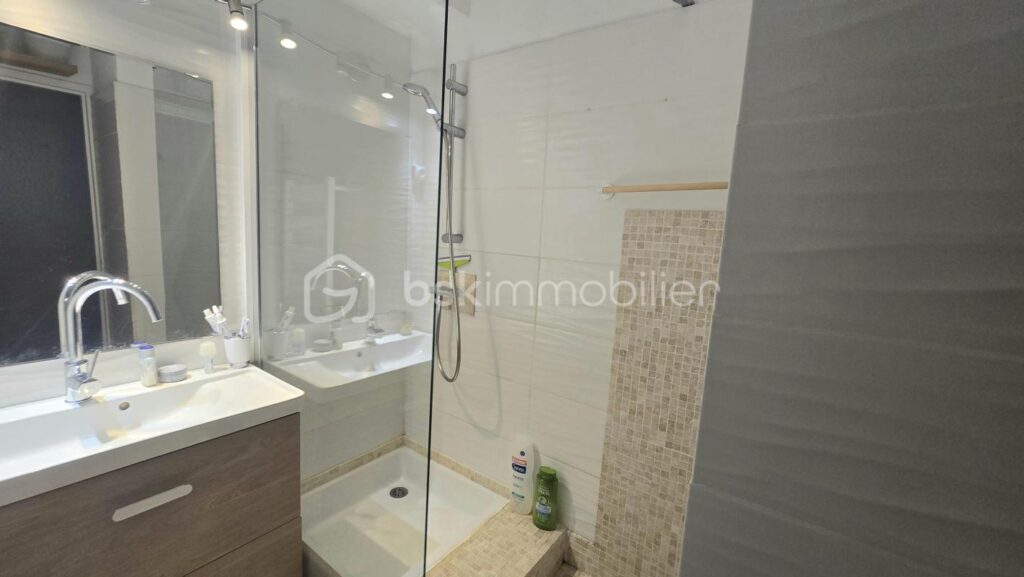 APPARTEMENT VUE ÉTANG ET CANIGOU – 1 pièce – NR chambres – 25 m²