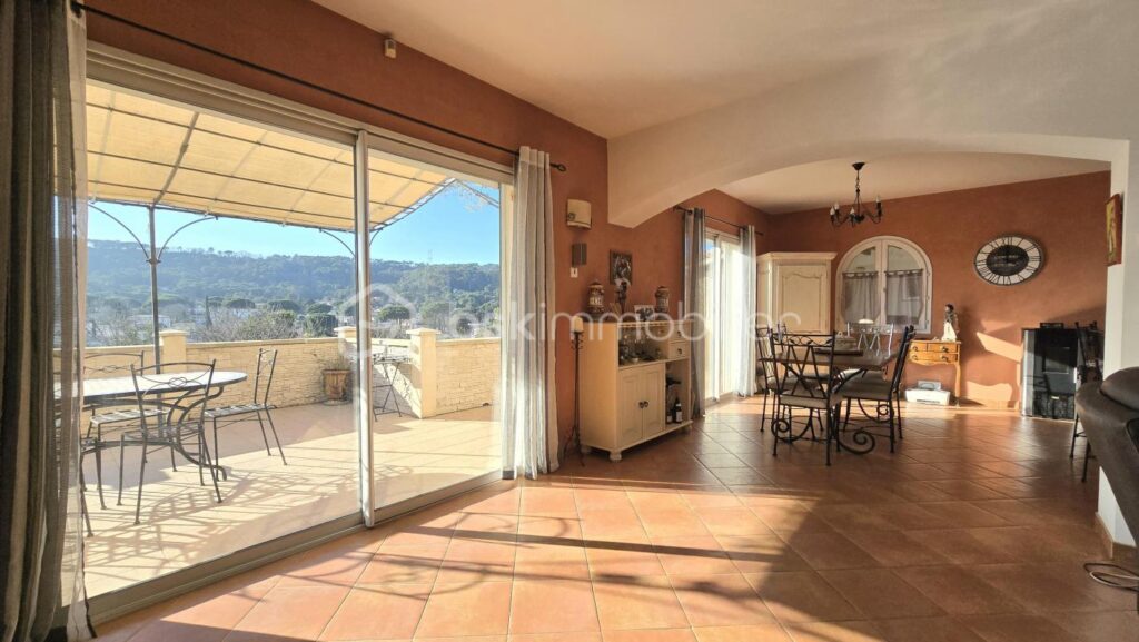 Villa T6 avec vue imprenable, piscine et spa – 6 pièces – 4 chambres – 156 m²