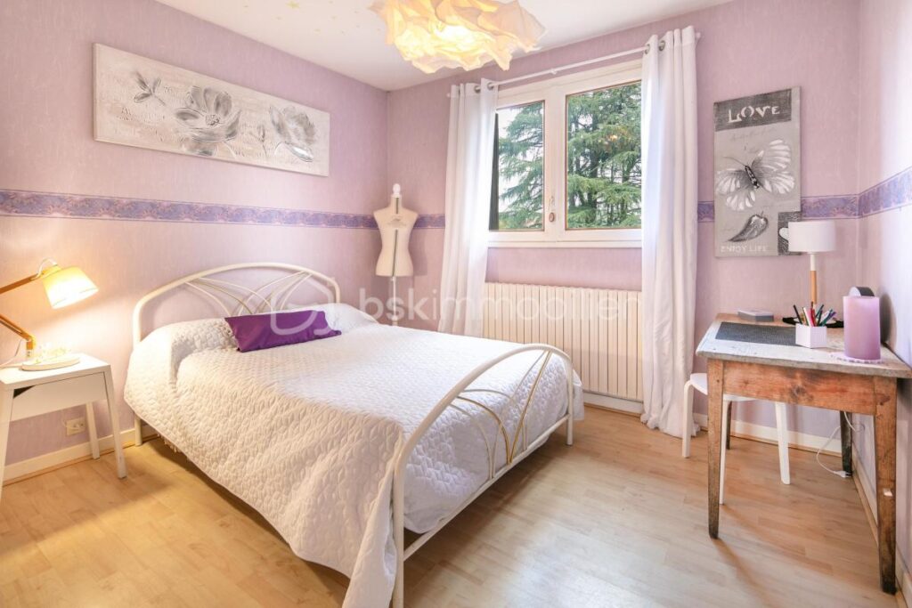 Charnècles – Maison de 123 m² avec grand terrain de 1 400 m² – 5 pièces – 3 chambres – 123 m²