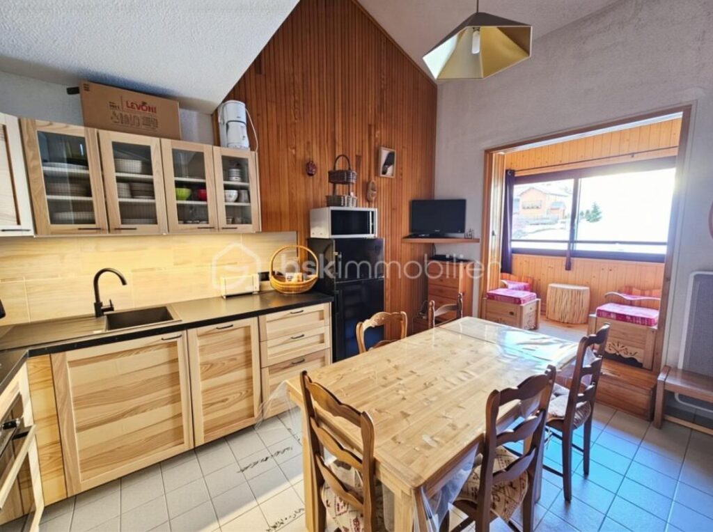 Dernier étage avec ascenseur – Appartement duplex cœur de station – 4 pièces – 2 chambres – 46 m²