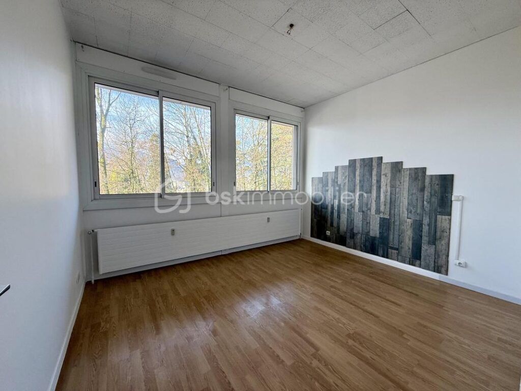 AIX-LES-BAINS – Beau T2 rénové + grand local chauffé de 24 m² au même palier – 2 pièces – 1 chambre – 36 m²