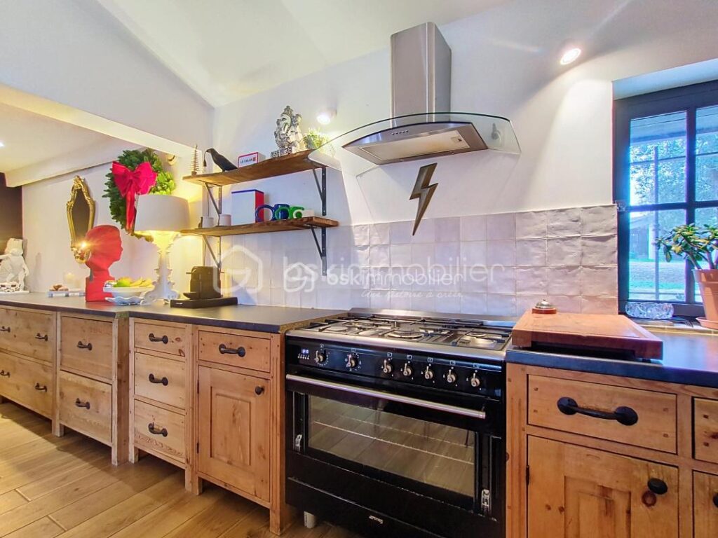 Superbe propriété rénovée – Piscine, dépendance & art de vivre en Camargue – 8 pièces – 4 chambres – 253 m²